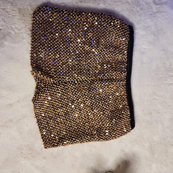 Beautiful and unique gold shorts - Picture 5 of 6